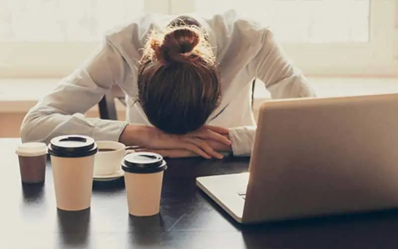 کمبود چه ویتامینی باعث خستگی و خواب آلودگی میشود